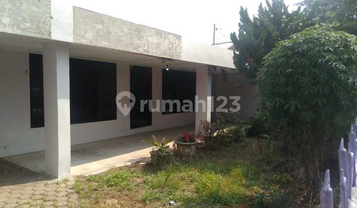 Rumah dengan Tanah Luas Kotak Cocok untuk Hunian dan Usaha Rumah dengan Tanah Luas Kotak Cocok untuk Hunian dan Usaha