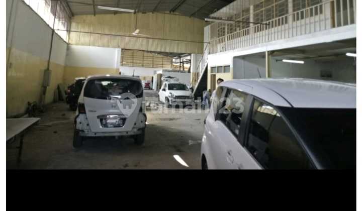 Strategic Large Warehouse Rental in Sudirman near Elang Street, Bandung. Strategic Large Warehouse Rental in Sudirman near Elang Street, Bandung.