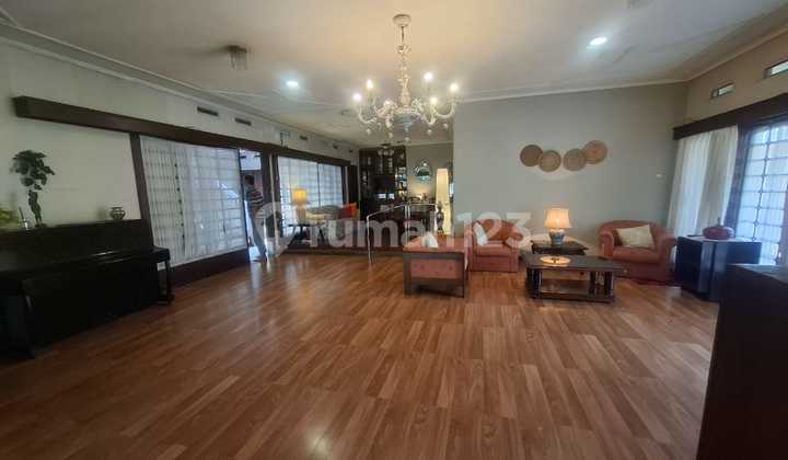 Sewa Rumah Cozy Semi Furnish di Setrasari Indah Bandung Utara Sewa Rumah Cozy Semi Furnish di Setrasari Indah Bandung Utara