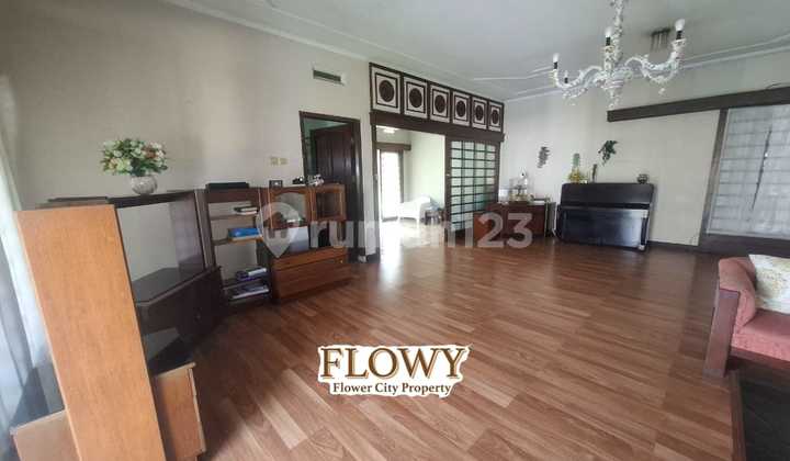 Cozy Semi-Furnished House for Rent in Setrasari Indah, North Bandung 2