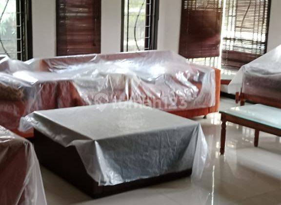 Dijual Rumah Mewah + Fully Furnished di Jalan Kahuripan Utara Raya, Solo 2