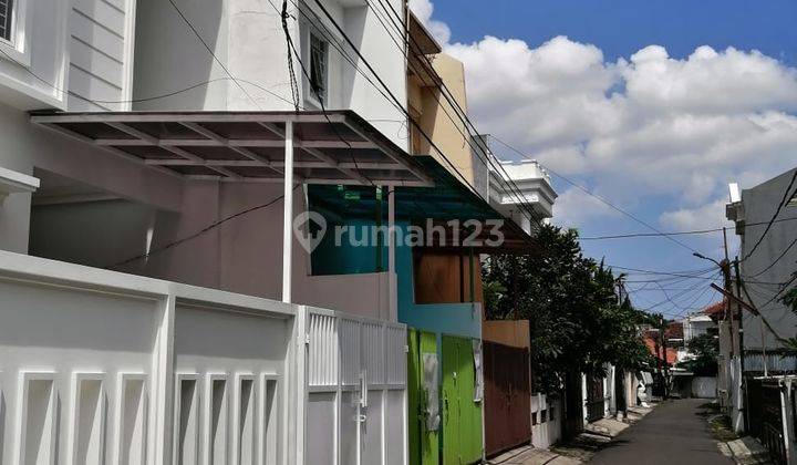 Disewakan Rumah Bagus 3 Lantai di Jl. Dahlia 4+1 Br, Lt 5x18 M2, Tomang Jakarta Barat 2