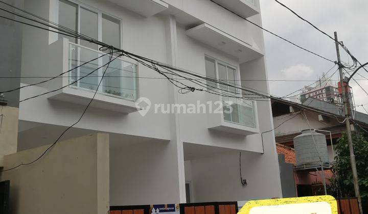 Rumah Baru 3 Lantai di Tomang, SHM 4+1 Br, 80 M2, Jakarta Barat 1