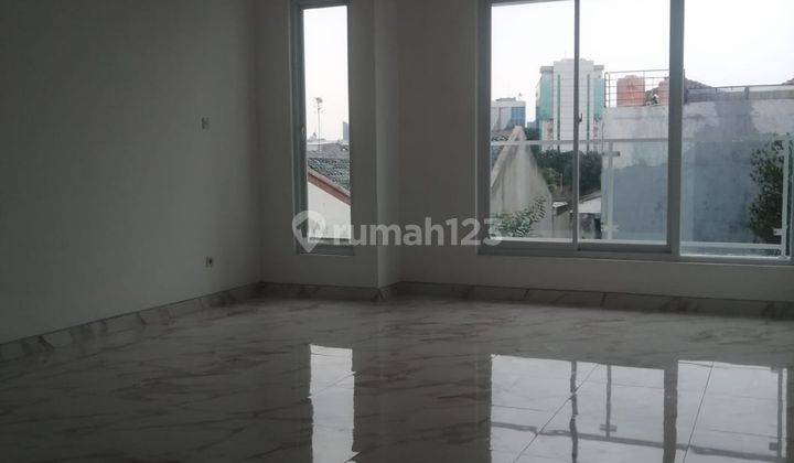 Rumah Baru 3 Lantai di Tomang, SHM 4+1 Br, 80 M2, Jakarta Barat 2