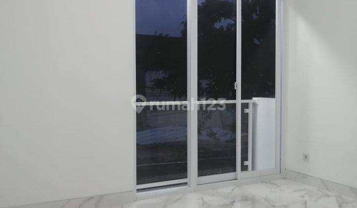 Rumah Baru 3 Lantai di Tomang, SHM 4+1 Br, 80 M2, Jakarta Barat