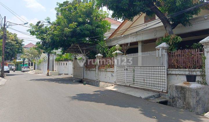 Jual Cepat Rumah Hoek Depan Jalan 3 Mobil, Lt 306m2, Tomang, Jakarta Barat 1