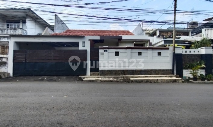 Jual Cepat Rumah Bagus Siap Huni, Bebas Banjir, SHM 250 M2 di Tomang, Jakarta Barat