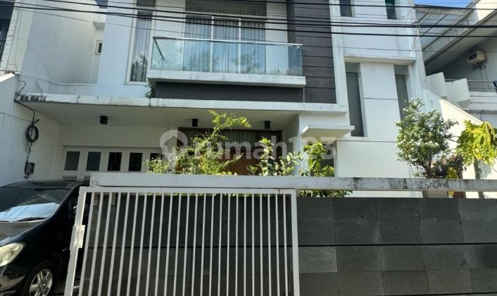 Jual Cepat Rumah Super Mewah Bebas Banjir SEMIFURNISHED 2 1/4 lantai SHM, bebas banjir di Tomang, Jakarta Barat