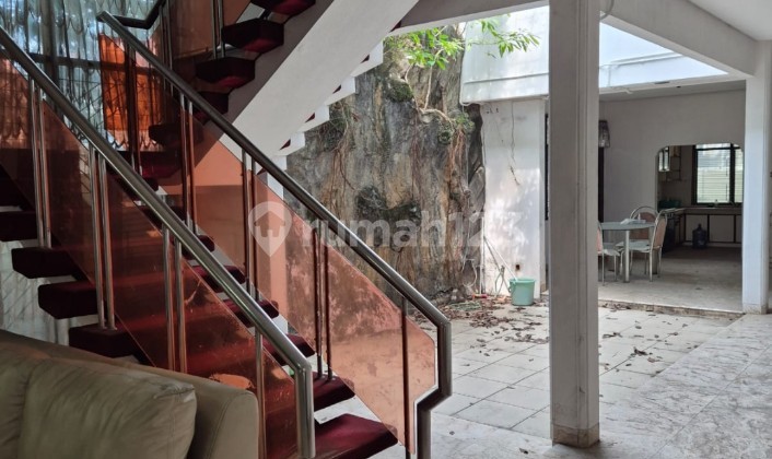 Dijual Rumah Depan Jalan, SHM 424 M2 di Gelong Baru, Tomang Jakarta Barat