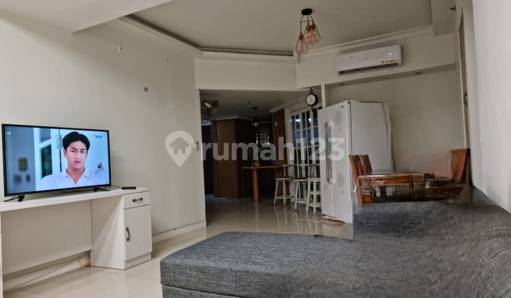 Apartemen 2 Kamar Tidur.corner Lantai.rendah.jrg.ada
