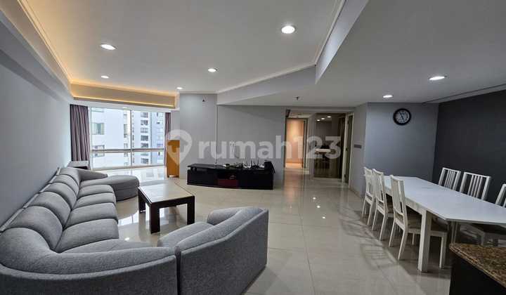Apartemen 3 Kamar Tidur Furnished Modern Luas