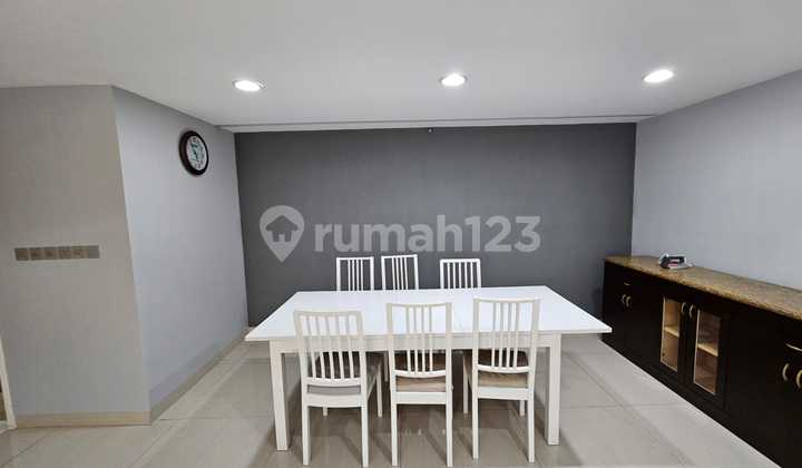 Apartemen 3 Kamar Tidur Furnished Modern Luas
