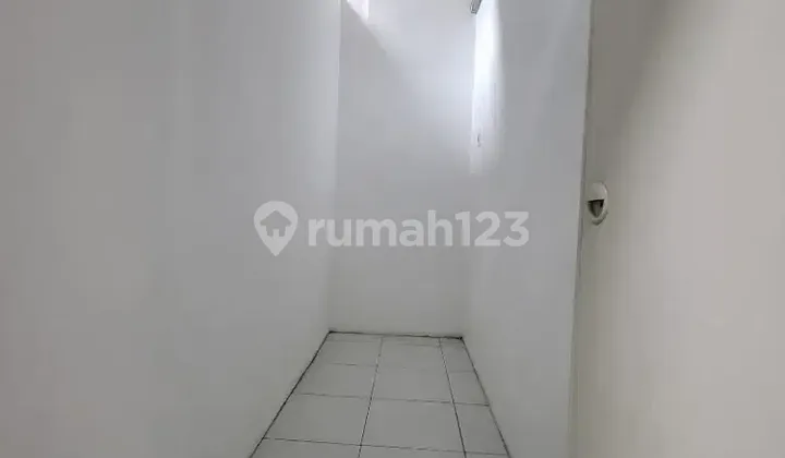 For rent: A beautiful house, located in Duta Bintaro Kunciran, Tangerang. 2