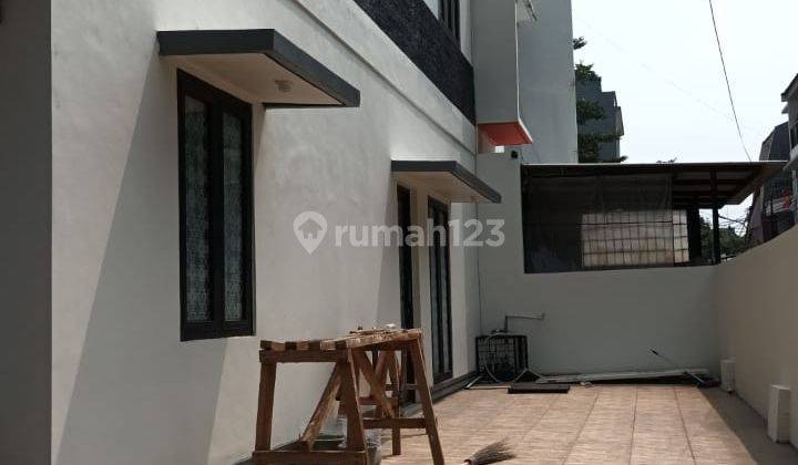 P Thm Dijual Rumah Hoek 2,5 Lantai di Perumahan Greenville  2