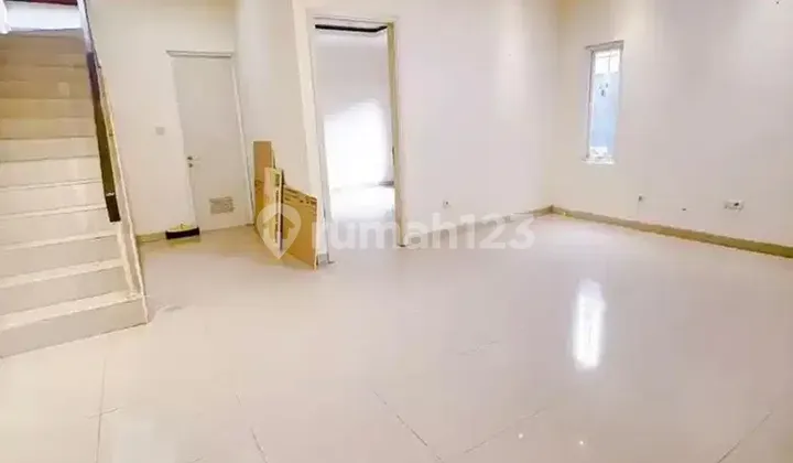 A 29 Houses for Sale in Green Lake City Latin America Near the Lake.