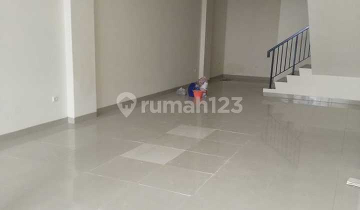 For Rent: P Shl Shop House in Green Lake City, Facing Main Road, Minimum 2 Years.