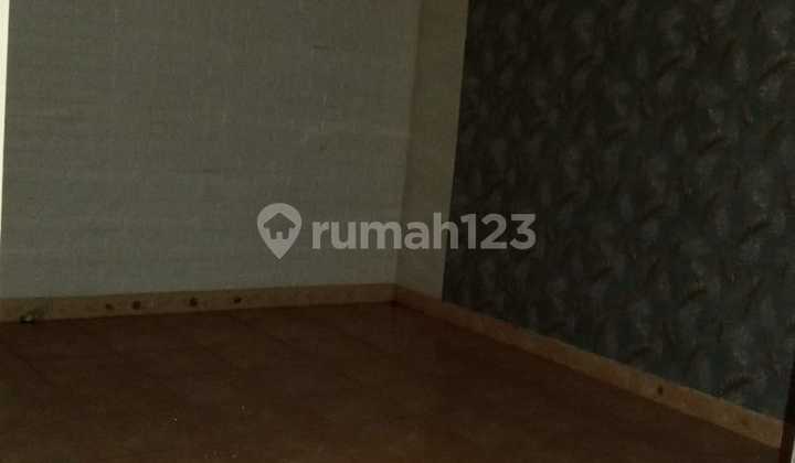 An 8-unit Commercial Building for Rent!!! Size 5X17 in Poris Indah 2