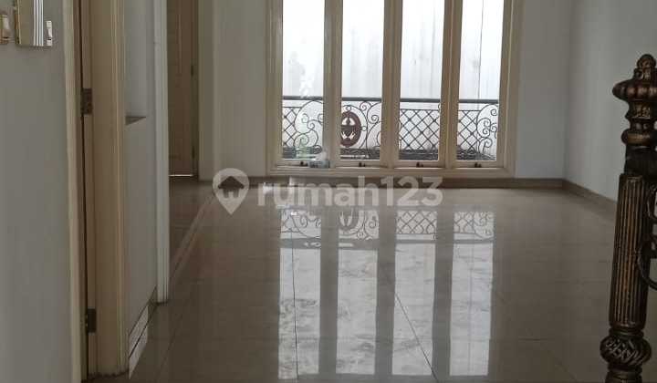 An 17 di Sewa Rumah 3 Lantai Manyar Permai, Pik 1 2