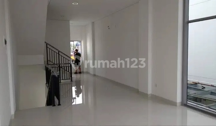 An 10 Disewa Ruko Pasar Modern BSD 3 Lantai