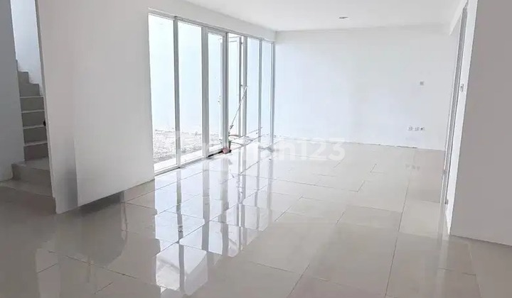 On 17, Green Court Lake House, Cengkareng for Rent