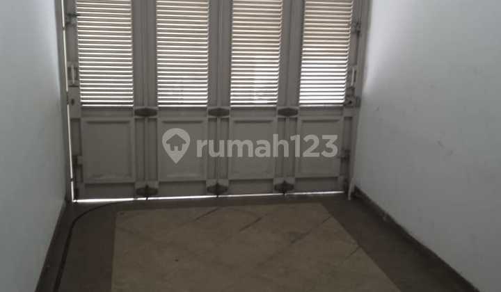 An 7 Disewakan Rumah 3 Lantai Tomang Jakbar 2