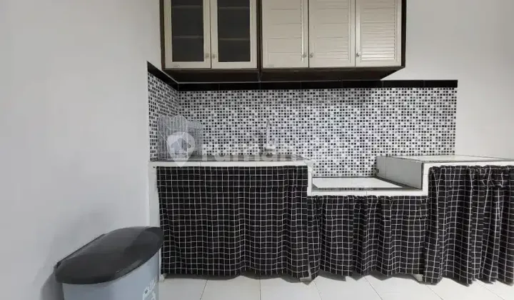 On the 16th, a beautiful, clean house is for rent in Duta Bintaro Kunciran complex.