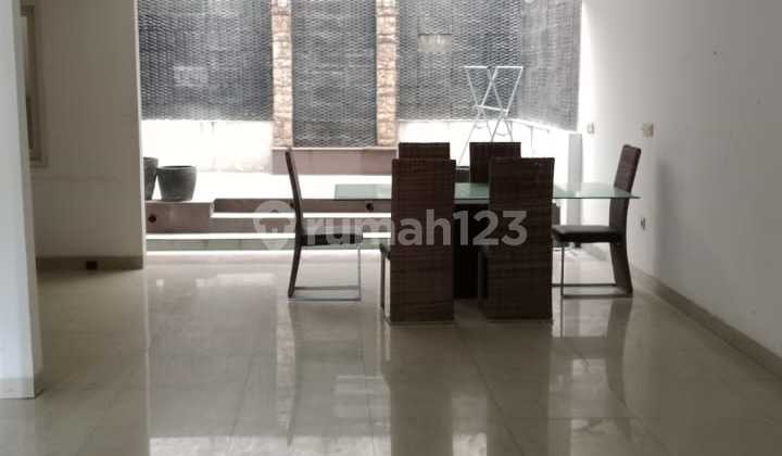 An 19 di Sewa Rumah 3 Lantai Manyar Permai, Pik 1, Jakut