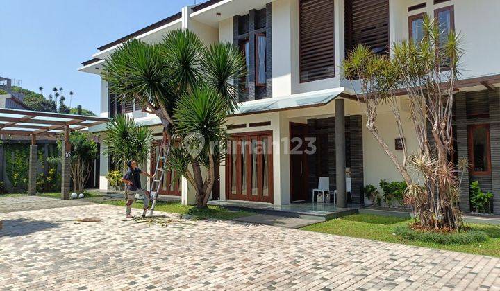 Rumah Mewah Furnished Ada Kolam Renang Ciumbuleuit Bandung Utara