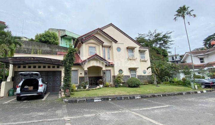 Rumah Mewah Komplek Alamanda Tubagus Ismail Dago Bandung Utara 1