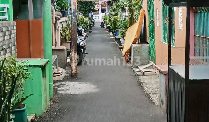 For Sale, CEO's House in Perumnas Klender, East Jakarta. 2