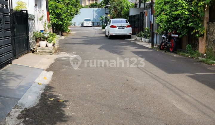 For Sale 24-Hour Security House Biliymoon Pondok Kelapa East Jakarta 2