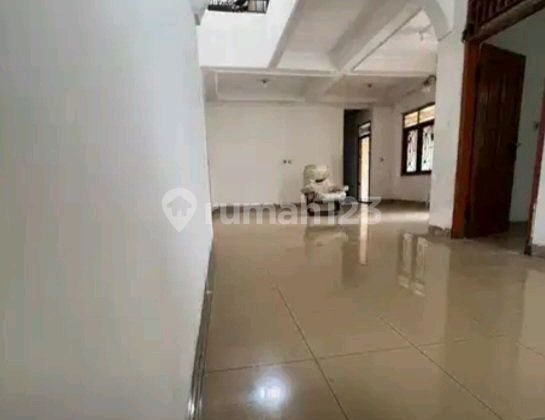 For Rent: House Suitable for Business in Perumnas Klender, East Jakarta.
