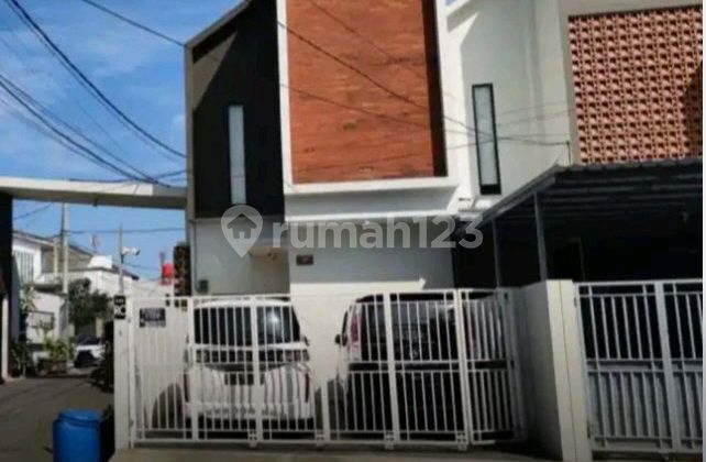 Dijual Rumah Dengan Fasilitas Kolam Renang Jatiwaringin Bekasi