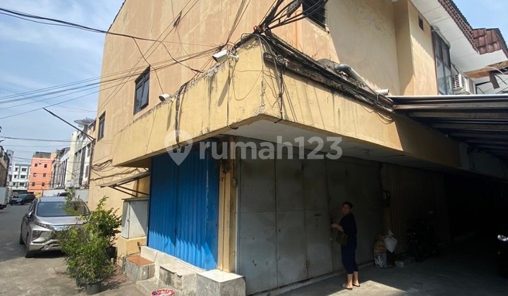 Dijual Ruko 2 1/2Lt di Jembatan 5, Masih Disewa Sampai Des 2026