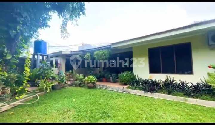 For Sale: House in South Jakarta with a Large Yard, Close to Offices and Townhouses