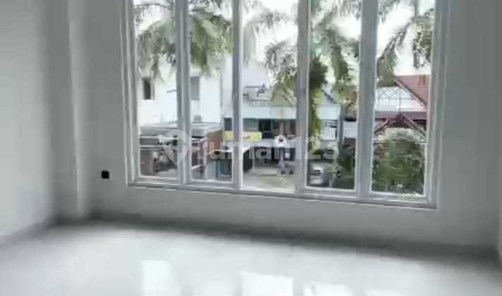 For Sale 4-Storey Shophouse in Banjar Wijaya, Glass Doors Ready for Business 2