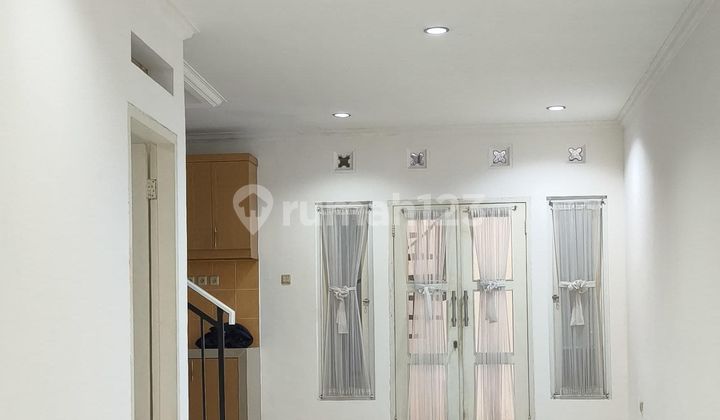 Rumah Mewah di Pondok Pinang, Dekat Pim