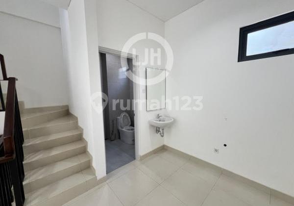 For Rent 3-Story Enchante Business Park Shop House in BSD City For Rent 3-Story Enchante Business Park Shop House in BSD City