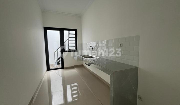 Rumah Baru Yang Mewah strategis di The Icon BSD City 2