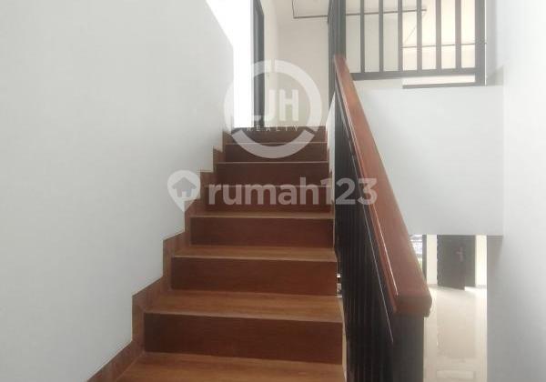 For Sale New House Kencana Loka BSD City 2