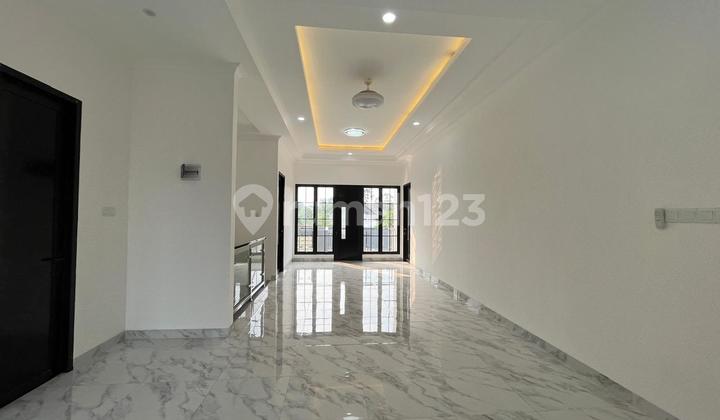 Brand New si Cantik di Boulevard dan ada Kolam Renang Griya Loka sekt 1.6, BSD City 2