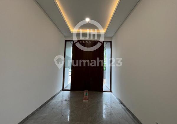 Dijual Rumah Mewah dan Baru 3 Lantai di De Latinos Bsd 2