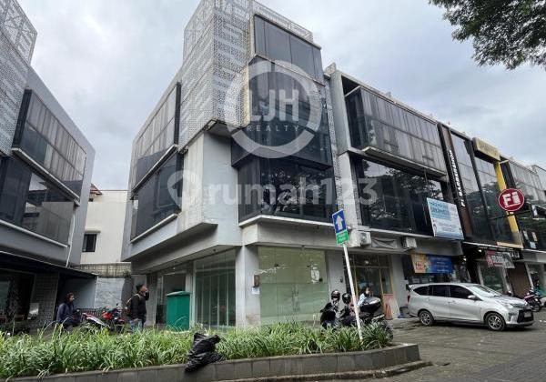 For Rent 3-Story Shop House at Icon Business Park BSD For Rent 3-Story Shop House at Icon Business Park BSD