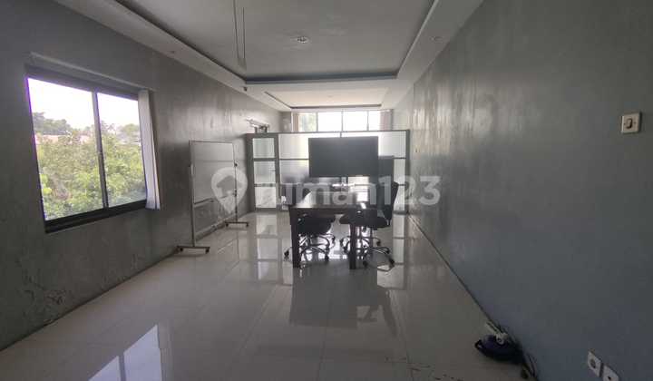 SHOPHOUSE ON JL. TERUSAN DR. SUTAMI BANDUNG SHOPHOUSE ON JL. TERUSAN DR. SUTAMI BANDUNG