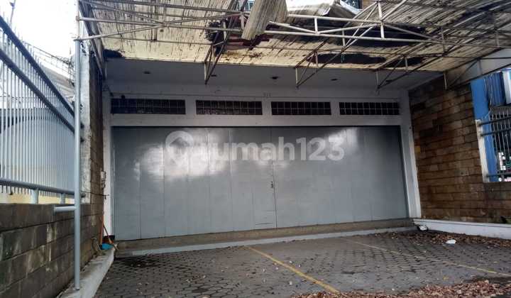 FOR SALE SHOPHOUSE IN CICENDO CITY CENTER BANDUNG FOR SALE SHOPHOUSE IN CICENDO CITY CENTER BANDUNG