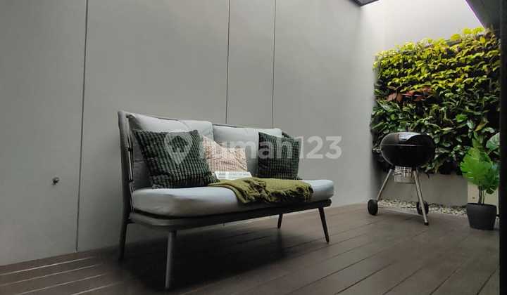 SUMMARECON BANDUNG mempersembahkan  New Design Cluster Genova modern dan kontemporer, serta fasilitas clubhouse yang mewah 2