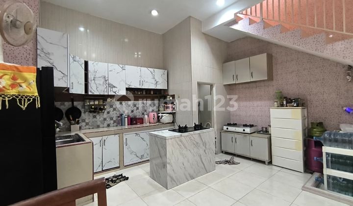 Rumah Jembatan Dua, 5X11, 3 Lantai, Tidak Masuk Mobil, Lokasi Strategis Rumah Jembatan Dua, 5X11, 3 Lantai, Tidak Masuk Mobil, Lokasi Strategis