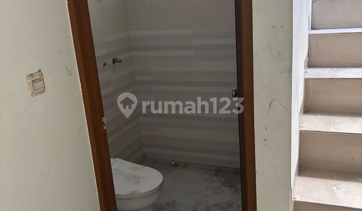 Ruko Tanah Abang, 4.5x18, 4.5 Lantai, Strategis, 08121256xxxx Ruko Tanah Abang, 4.5x18, 4.5 Lantai, Strategis, 08121256xxxx