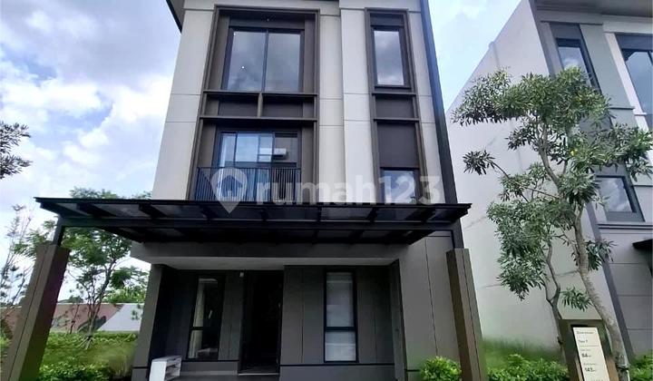 For Sale Modern Luxury 3-Story House in Altea BLVD Cibubur Strategic Location For Sale Modern Luxury 3-Story House in Altea BLVD Cibubur Strategic Location
