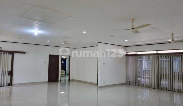 Disewakan Rumah Dekat Patra Kuningan Luas Dan Strategis 2